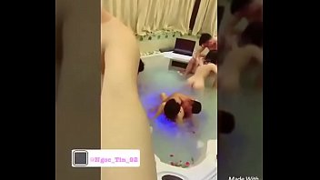 Tắm Chung đụ Chạm Cơ Thể Nóng Bỏng ở Nhà Tắm Việt Nam