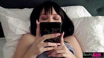 “em Tìm Thấy ảnh Chim Của Anh Trai Kế à? Để Em Kiểm Tra Xem Có Giống Thật Không Nhé!”